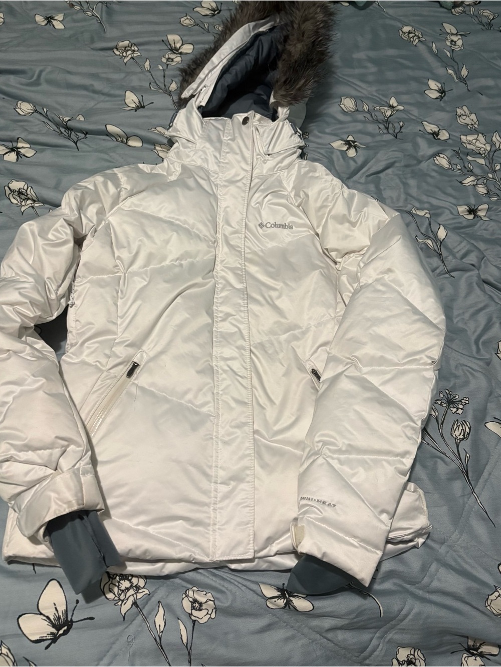 Columbia Women's White Puffer Jacket with Faux Fur Trim Hood